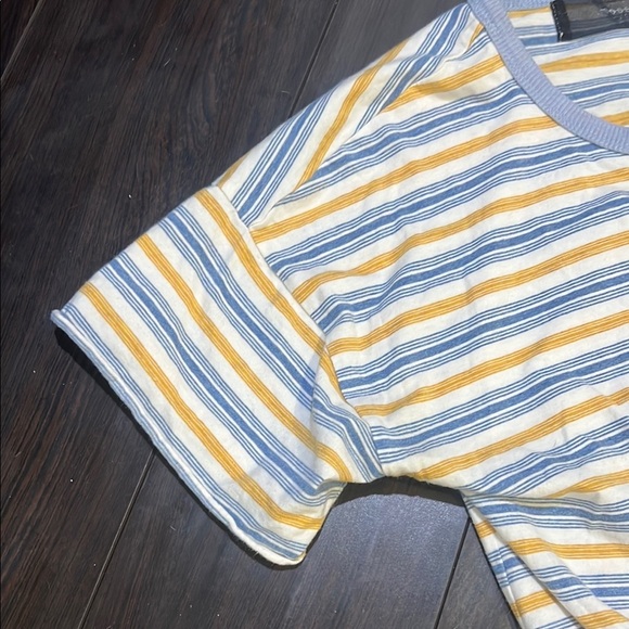 Women’s Size Medium Yellow, Blue, White Top - Picture 4 of 7
